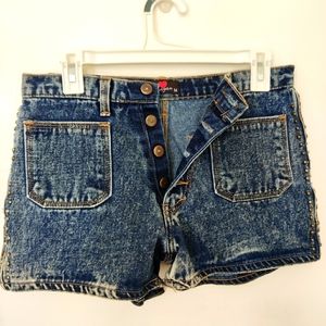 💙✨ DISTRESSED RIVETED DENIM HIGH WAISTED SHORTS ✨💙